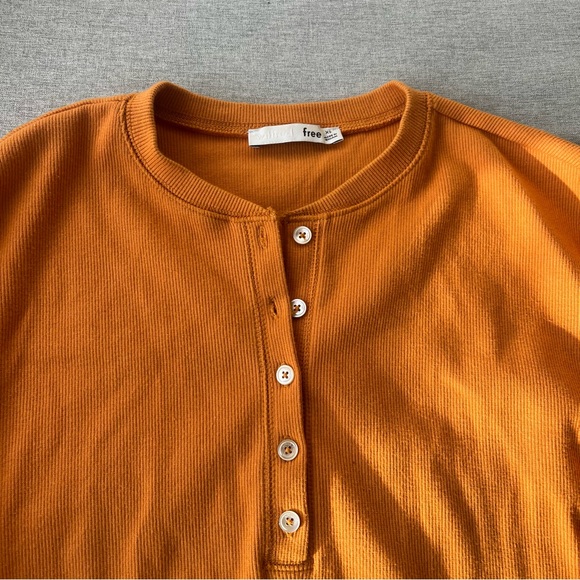 ARITZIA | Wilfred Free Mavis T-Shirt in Harvest Gold Yellow XS - Picture 6 of 15